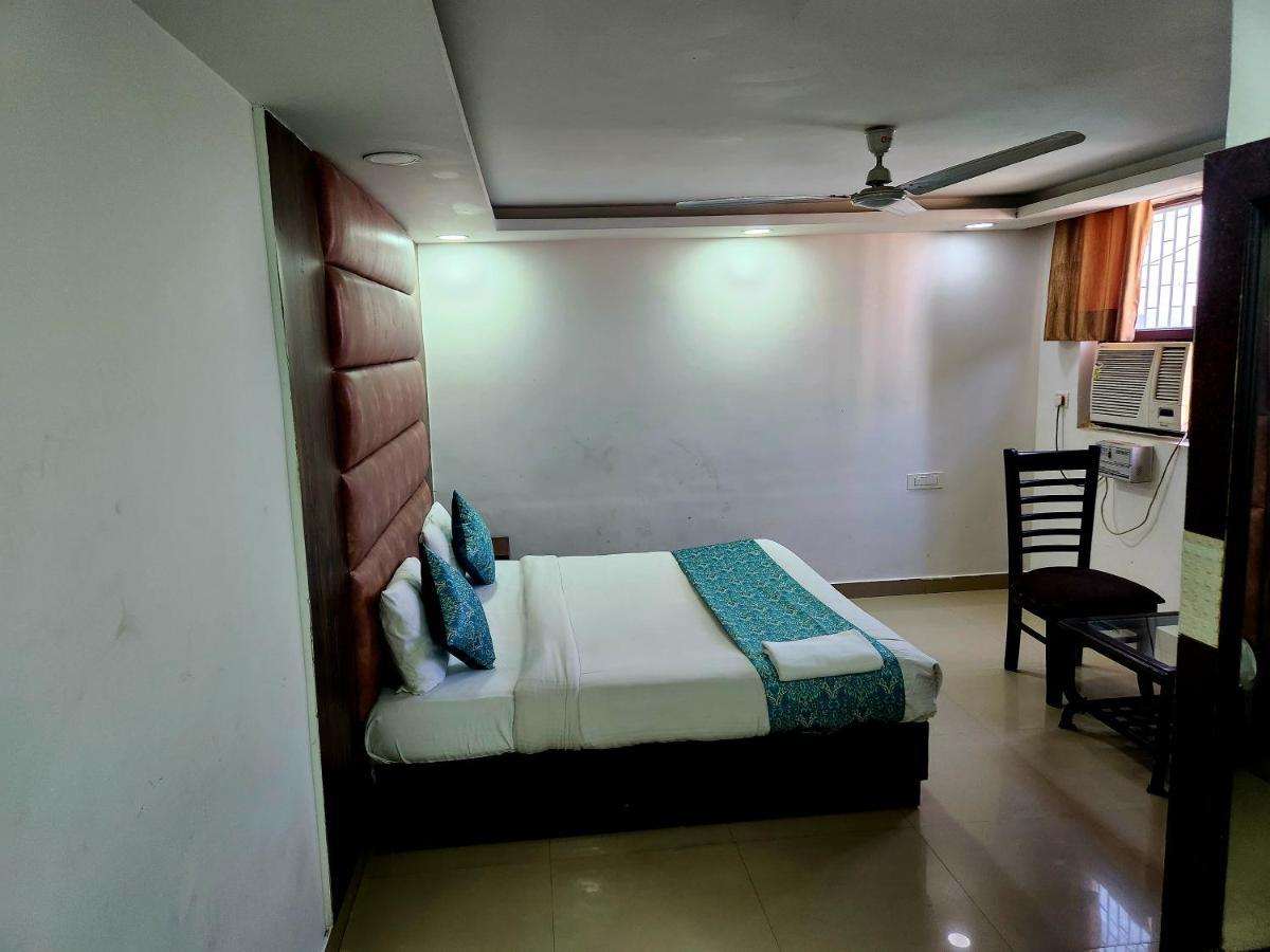 Hotel Marina Near IGI Airport Neu-Delhi Exterior foto