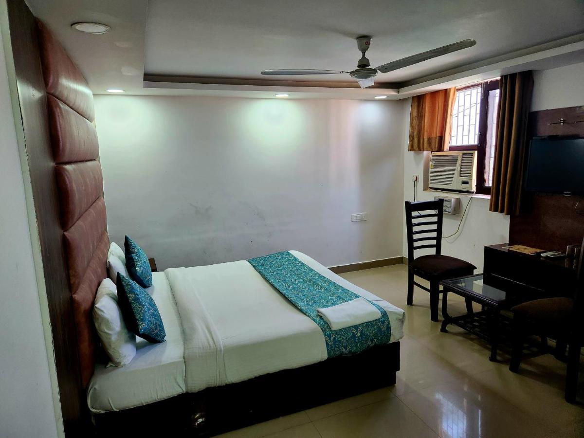 Hotel Marina Near IGI Airport Neu-Delhi Exterior foto