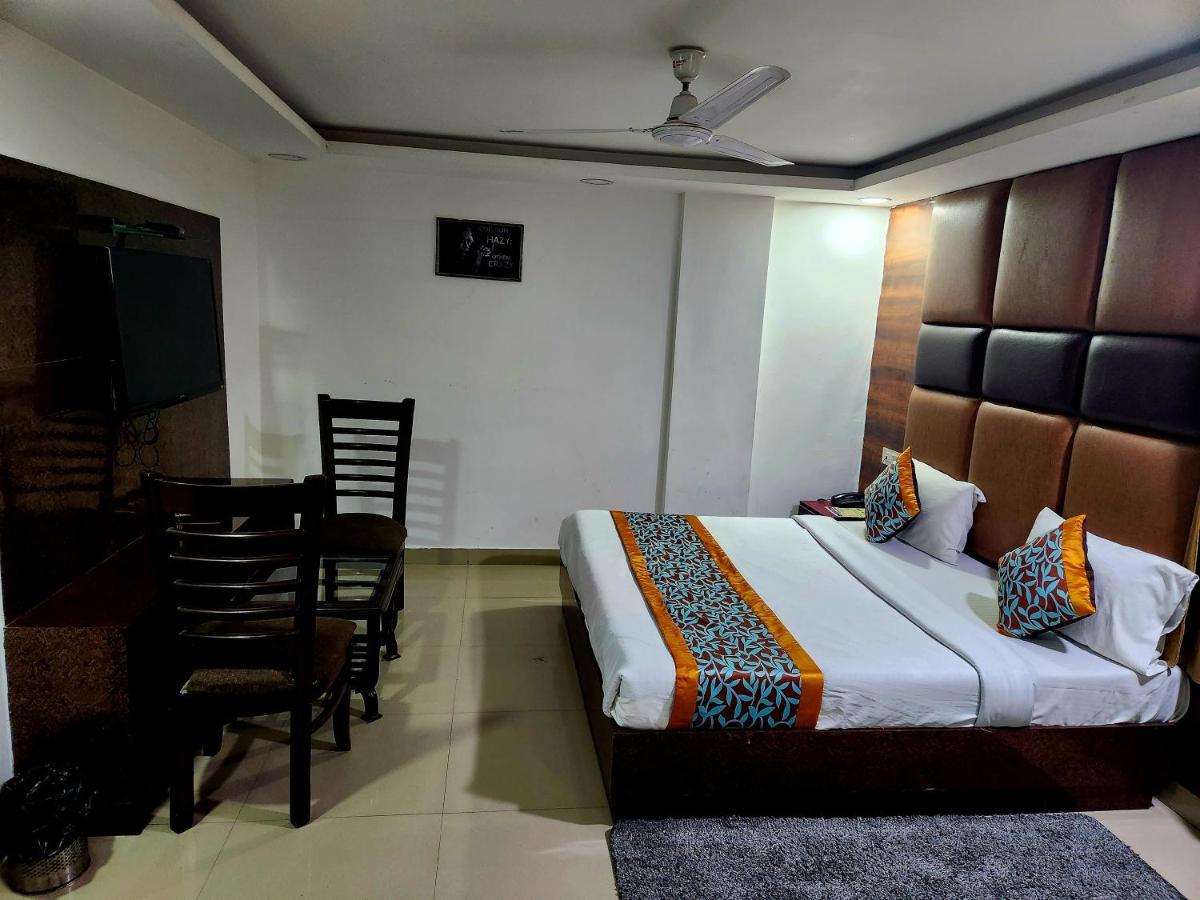 Hotel Marina Near IGI Airport Neu-Delhi Exterior foto