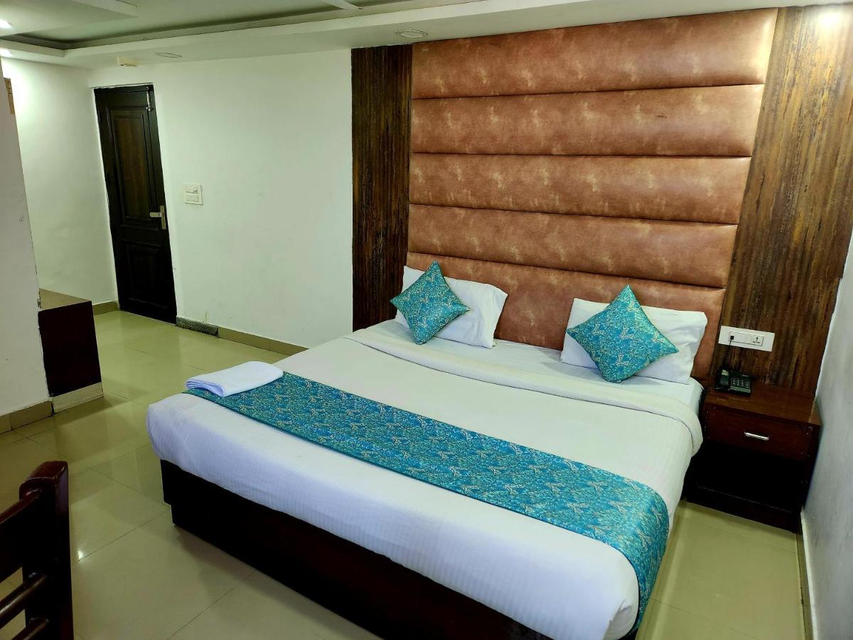 Hotel Marina Near IGI Airport Neu-Delhi Exterior foto
